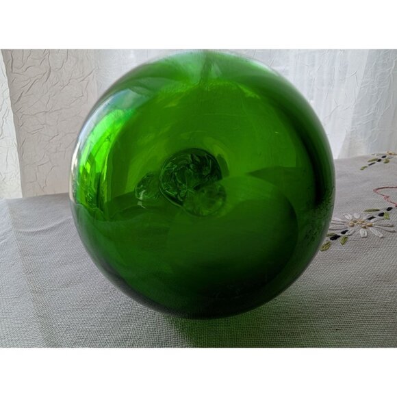 Green Glass Apple Paperweight With Clear Leaf Stem - Picture 9 of 9
